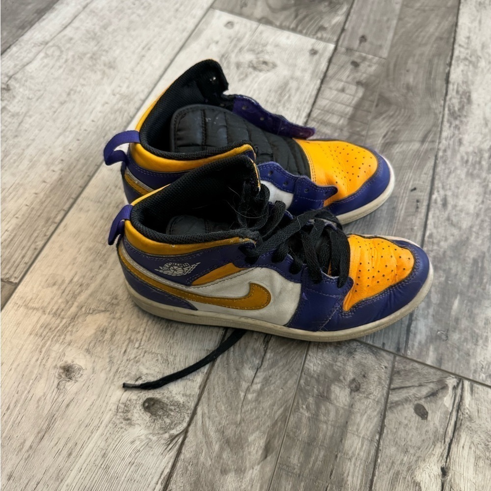 Nike Air Jordan 1 Mid GS Lakers Purple Yellow Sneakers DQ8423-517 Youth 3Y AS IS